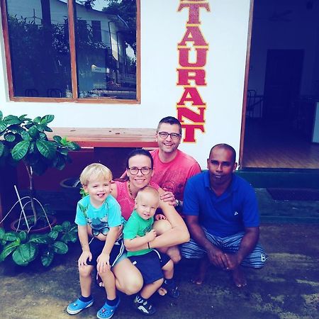Hotel Athina & Restaurant Chilaw Bagian luar foto