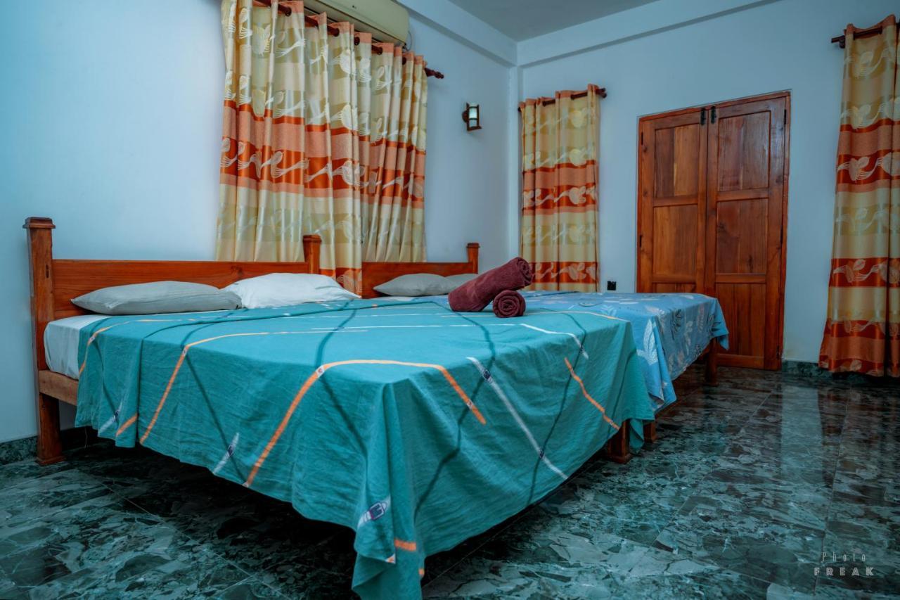 Hotel Athina & Restaurant Chilaw Bagian luar foto